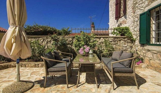 Rustic and modern stone house only 300 metres to the beach with sea view, barbecue, terrace in Vrsar