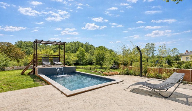Rustic Home Izabel with Pool, Pazin, Croatia