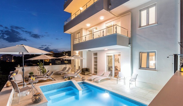 Rustique Studio, Pool & Sea View in Belo Horizonte in Split
