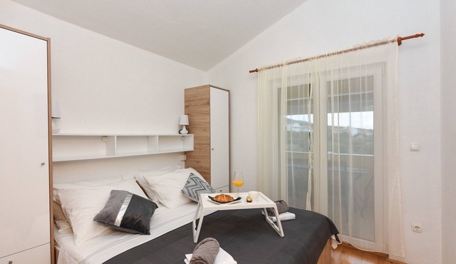 San Pedro- Delux two bedroom apartment with seaview balcony (A4)