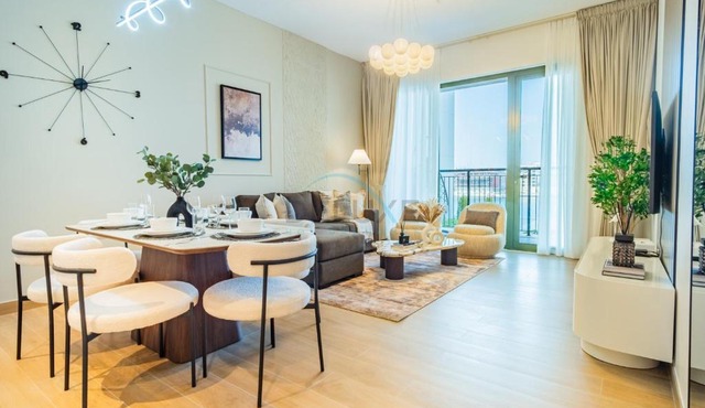 Seafront 2BR, Within Walking Distance to La Mer Beach, Short Drive Away from Mercato Mall, La Sirene Building 2, La Mer by Deluxe Holiday Homes in Dubai