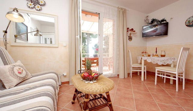 Seafront Apartments Deveron - One Bedroom Apartment with Balcony and Sea View in Jelsa
