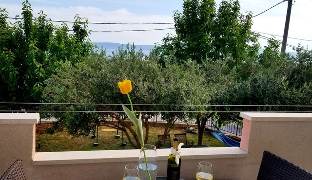 Seaview Apt, Seaview Private Garden with BBQ, close to the beach, Split & Trogir in Kaštel Kambelovac