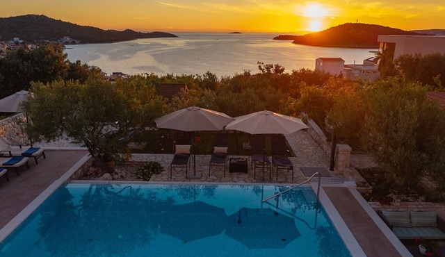 Seaview Villa Ana – A Relaxing Escape Featuring a Private Pool, 6 Bedrooms, Spa Zone, and Just 450m from the Beach