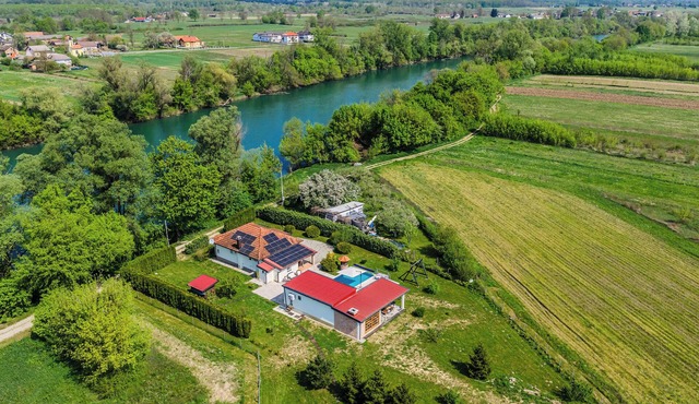 Secluded Pool House Kupa/w Sauna & Jacuzzi, Banska Selnica, Croatia