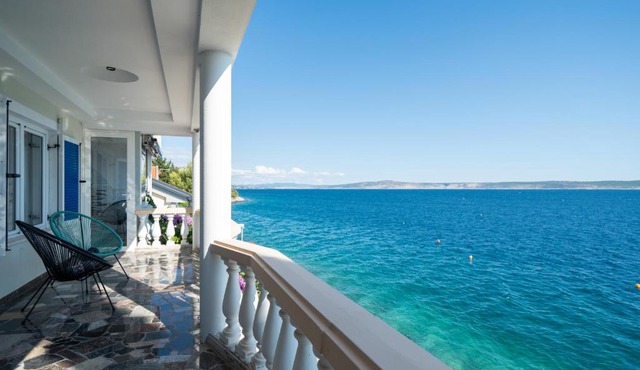 SeVeN Holiday home - Beachfront by the Sea, Velebit, Nature in Starigrad