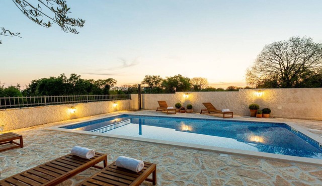 Seven Olives House * with heated pool - Krka waterfalls - near Sibenik in Gornje Planjane