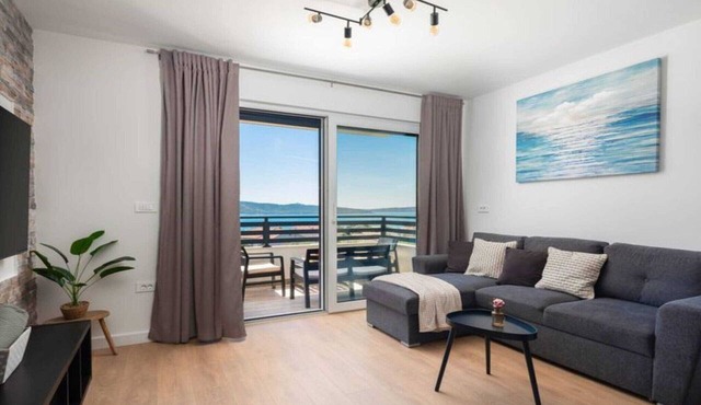 Shimmering Sea Apartment with Terrace - Four Bedroom Apartment with Terrace