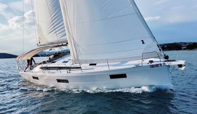 Sibenik Sun-soaked Sailing: A Luxurious Croatian Voyage in Pirovac