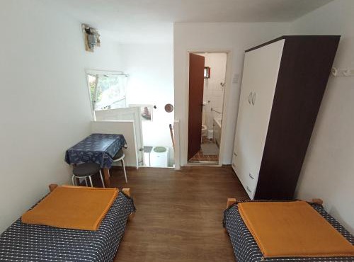 Simple room for 2 with bathroom close to the sea in Kraljevica