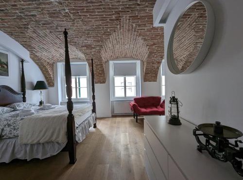 Spacious 1BR-2BA Old-Town Condo in Zagreb