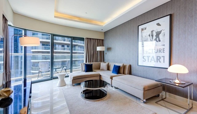 Spacious 3 Bed with Burj Khalifa View l Pool & Gym in Business Bay