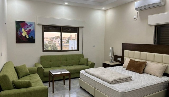 Spacious 4-bedroom house in terrific الكرك with cool AC in الكرك