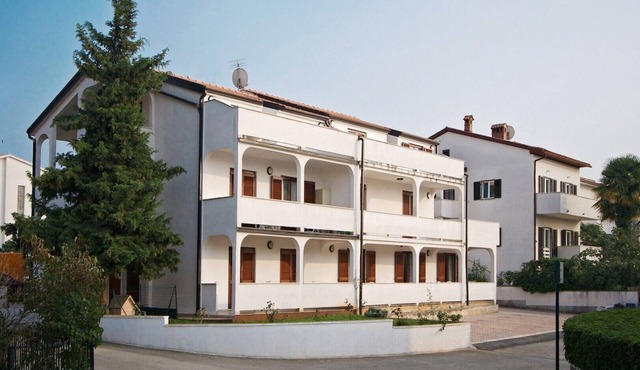 Spacious and fully equipped one bedroom apartment in a great location in Porec near the beach in Porec