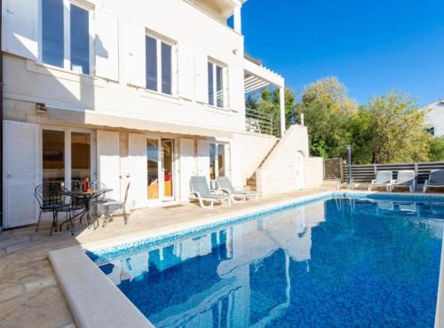 Spacious Villa Radevenjić with Outdoor Pool in Stanići