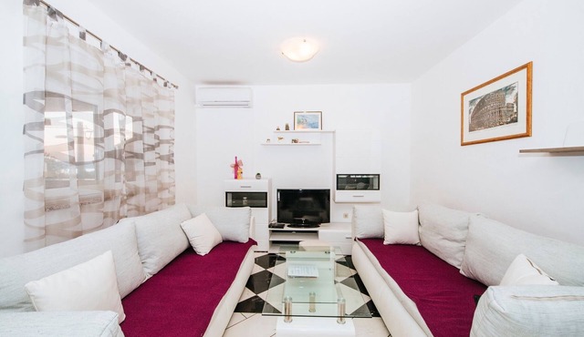 Splendid Holiday Home in Jasenice with Swimming Pool