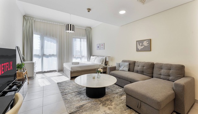 Splendid Studio near Canal & famous Golf Clubs in Dubai