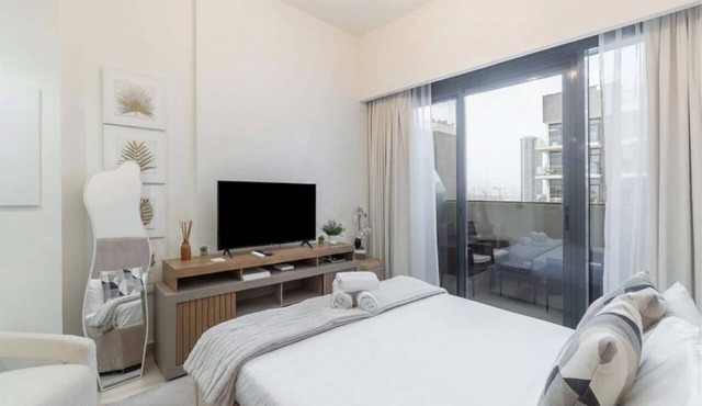 StayShort - Modern Studio in Meydan Gym & Pool Sleeps 2 in Meydan