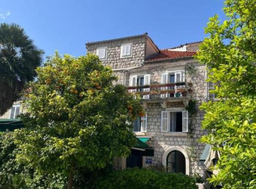 Ston Heritage Apartment with City view in Ston