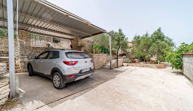 Stone House Blaca - Two Bedroom Stone House with Terrace and Sea View