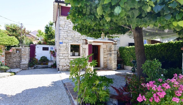 Stone house only 150m from the sea