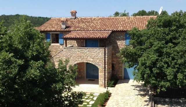 Stone house with pool near Grosznjan