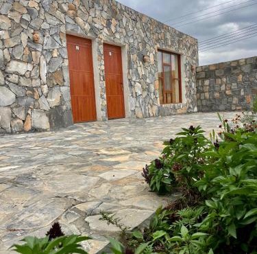Stone rest house jebel shams in Al Ḩamrāʼ