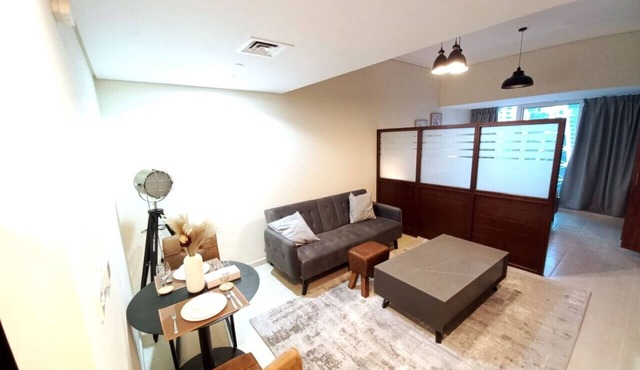 StoneTree - Lake Terrace Studio - Near Metro Station in Jumeirah Lake Towers