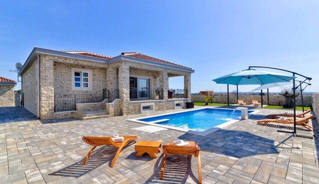 StoneVilla by Aneo Travel in Vrsi