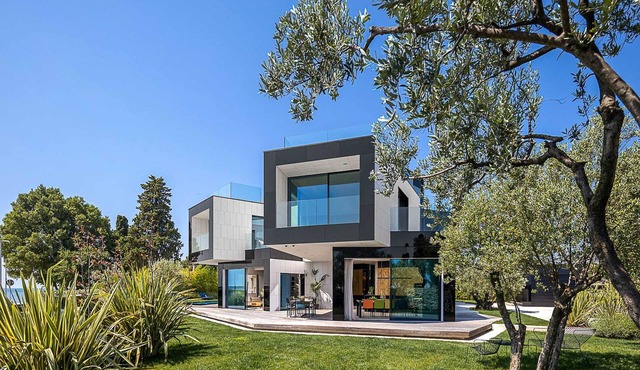 Striking Istria Villa | 5 Bedrooms | Villa Rojska | Beachfront Location