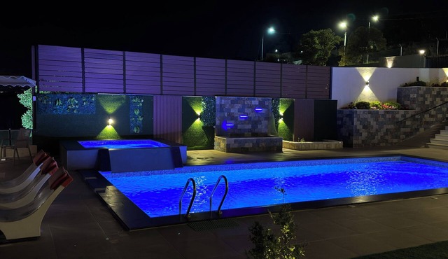 Strobia Luxury Chalet 3 Bedrooms 5 Bathrooms with Pool & Jacuzzi & Sunset Views in Allan