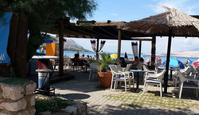 Studio 30 meters from beach in Pag