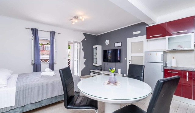 Studio Apartment Feather - Studio Apartment with Terrace