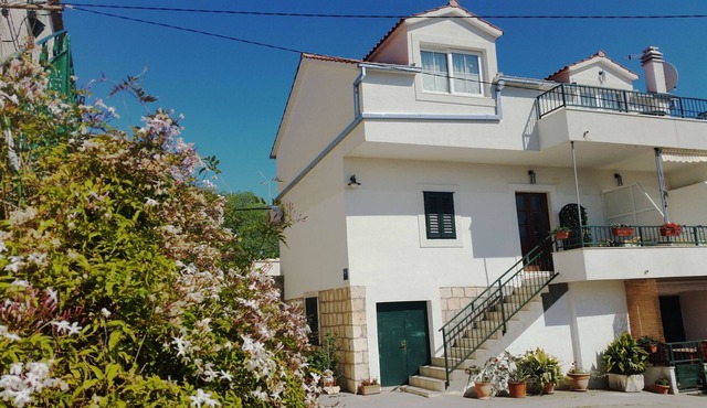 Studio apartment Viktorija 2+1 - with balcony in Seget Vranjica near TROGIR-