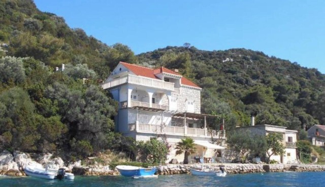 Studio Apartment with Terrace and Sea View (2)