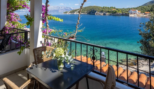 Studio flat near beach Cove Pokrivenik, Hvar (AS-10427-a) in Zastražišće