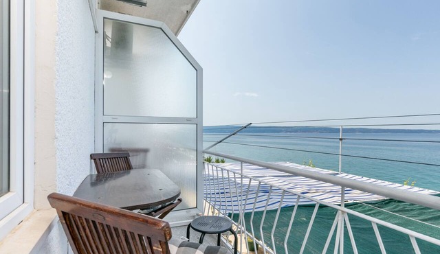 Studio flat near beach Podstrana, Split (AS-19987-a) in Podstrana