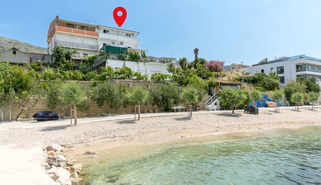 Studio flat near beach Podstrana, Split (AS-19987-b) in Podstrana