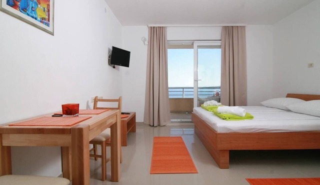 Studio flat with a swimming pool Brela, Makarska (AS-19998-a)