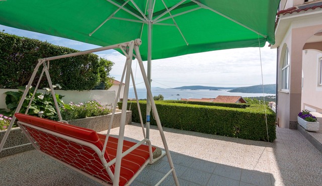 Studio flat with balcony and sea view Seget Vranjica, Trogir (AS-12499-d)