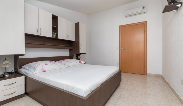 Studio flat with balcony Makarska (AS-22017-g)