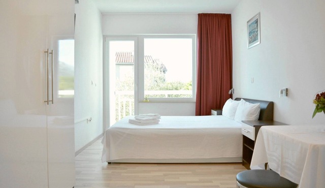 Studio flat with balcony and sea view Promajna, Makarska (AS-20786-b)