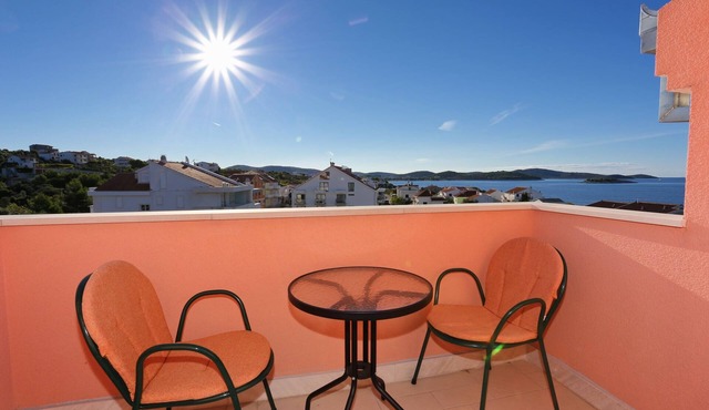 Studio flat with balcony and sea view Zečevo Rtić, Rogoznica (AS-10400-b)