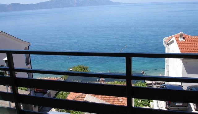 Studio flat with balcony and sea view Gradac, Makarska (AS-15585-a) in Gradac
