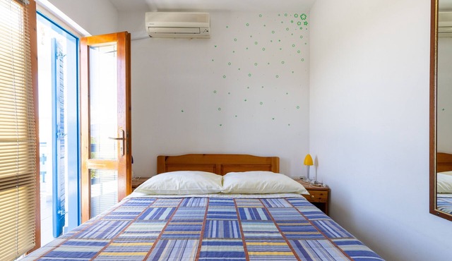 Studio flat with balcony Sućuraj, Hvar (AS-6852-c) in Sućuraj