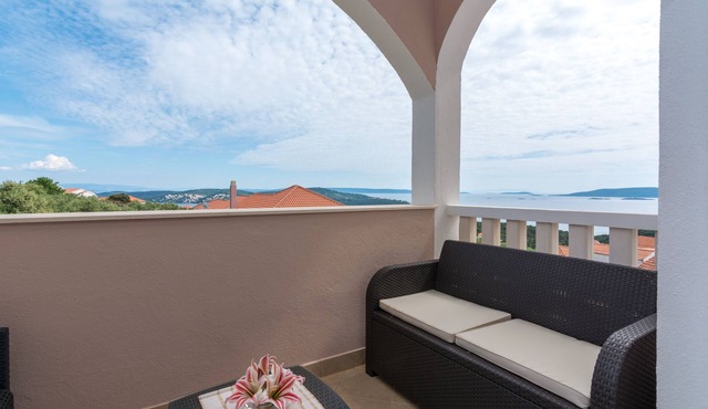 Studio flat with terrace and sea view Seget Vranjica, Trogir (AS-12499-c)