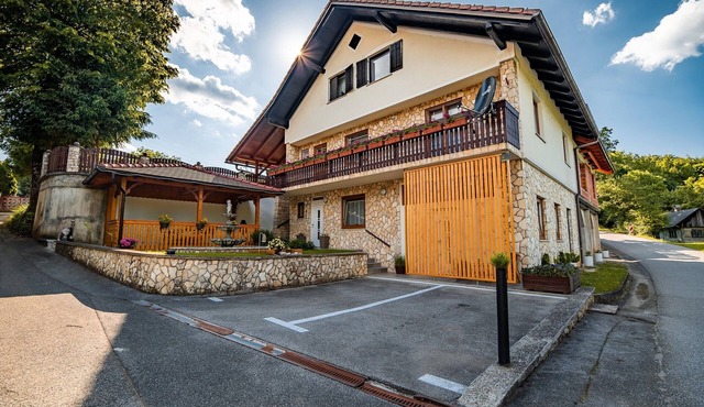 Studio Golden Rose in Krska Vas