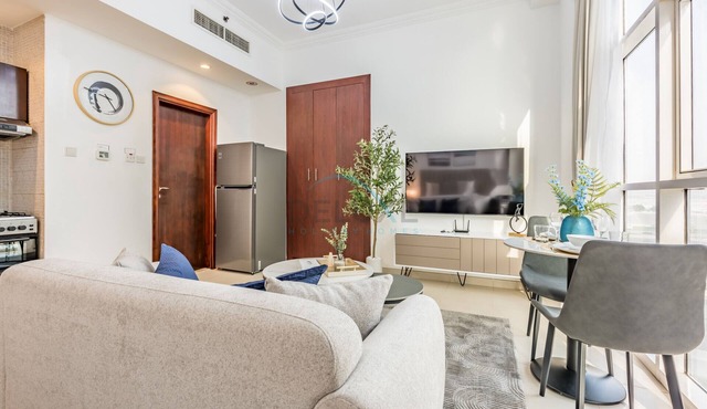 Studio Near Dubai Water Canal and Bus Station, Conveniently Close to Downtown in Dubai