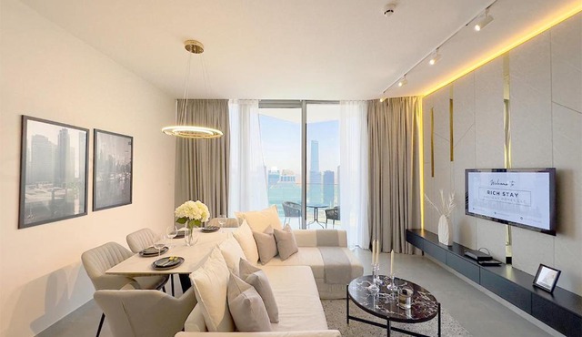 Stunning 1BR in Stella Maris, City View, Marina in Dubai