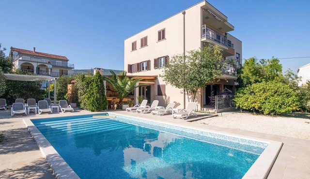 Stunning apartment in Kastel Stafilic